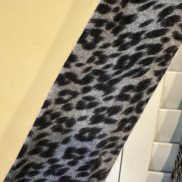 Cashmere leopard print cardigan - Picture 5 of 6